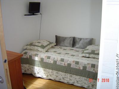 petite chambre avec 2 lits 1place