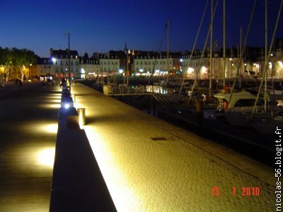 port de vannes la nuit